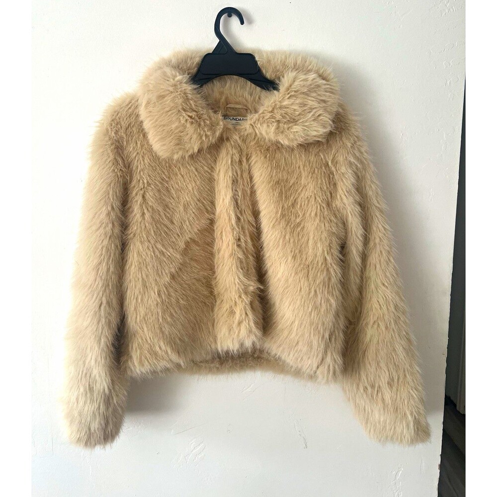 No Boundaries Womens Beige Faux Fur Short Jacket L Lined Collared Hook & Eye